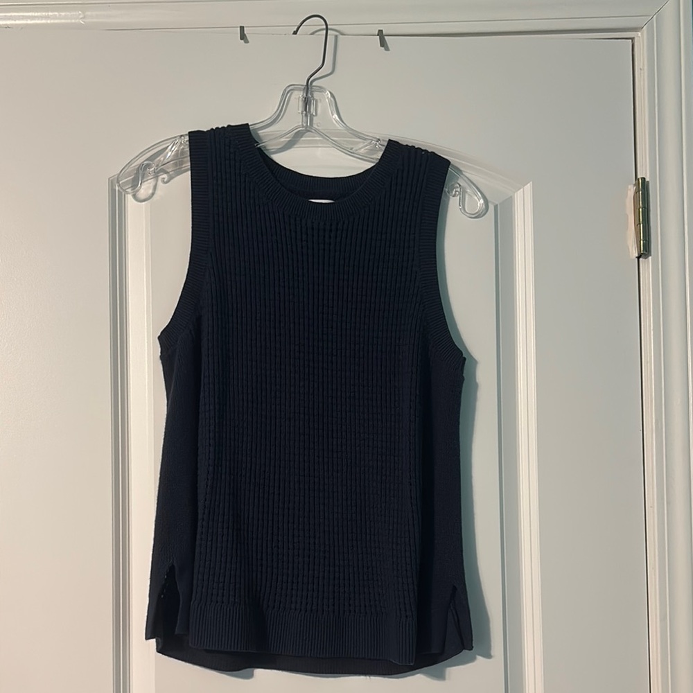STYLUS Blue Textured Sleeveless Tank Top with Rounded Neckline